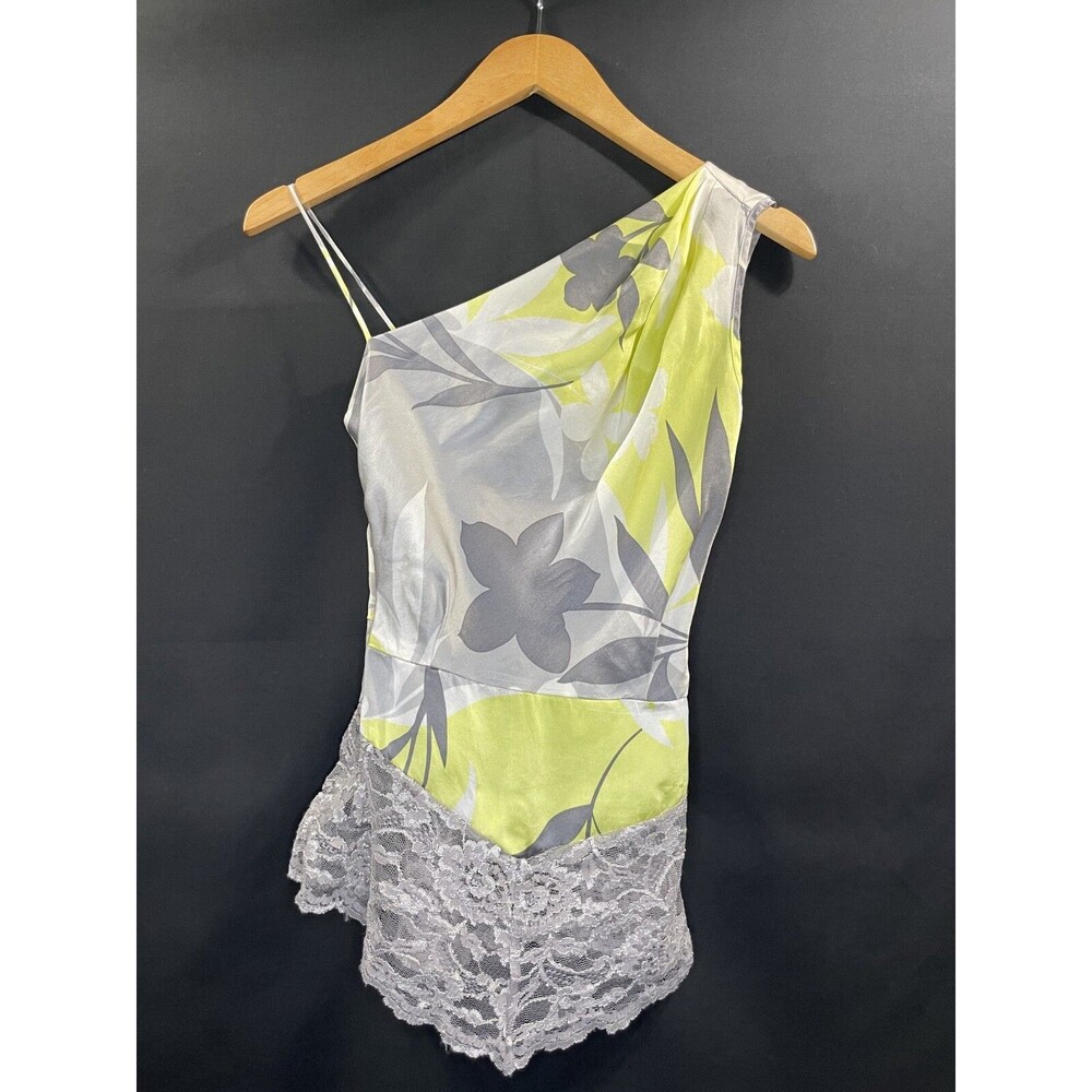 Fray shoulder off flower shirt, size P/S